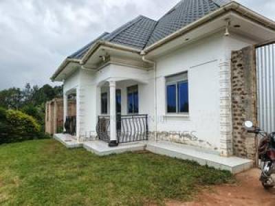 3bdrm Bungalow in Ambassador, Kyenjojo for sale