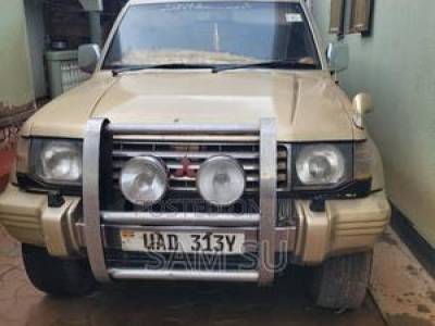 Mitsubishi Pajero 1999 Gold
