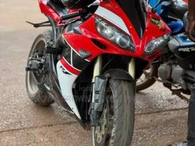 Yamaha R1 2008 Red