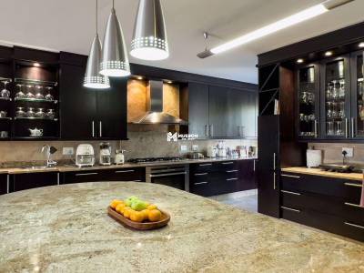 Mansion for rent in Munyonyo