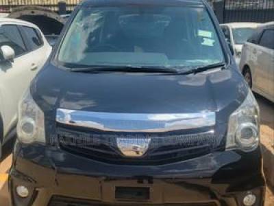 Toyota Noah 2.0 158hp AWD (7 Seater) 2013 Black