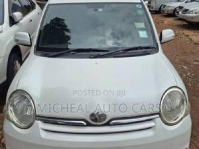 Toyota Sienta 2010 White
