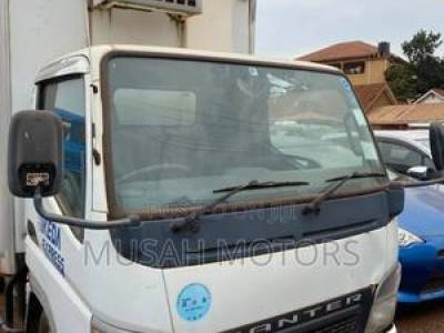 Mitsubishi Canter Fridge 2006 White
