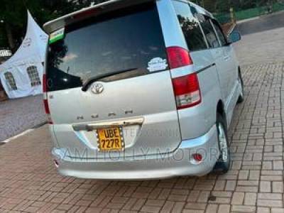 Toyota Noah 2.0 FWD (8 Seater) 2006 Silver