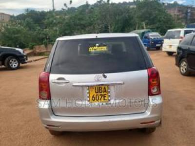 Toyota Raum 1.5 AWD 2008 Gold