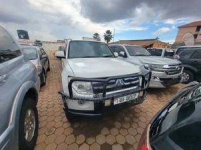 Mitsubishi Pajero 2012 White