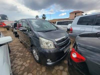 Toyota Noah 2011 Gray