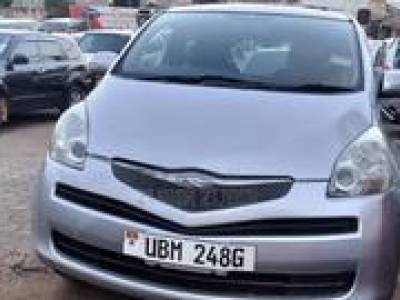 Toyota Ractis 2015 Silver